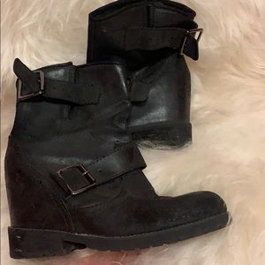 Heeled boots